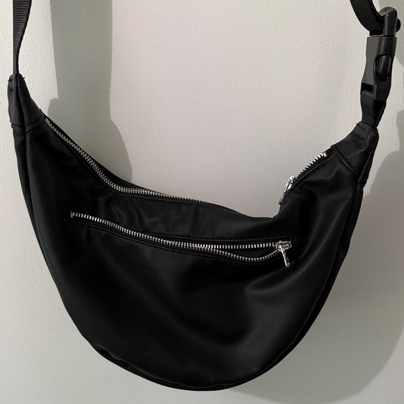 Fabletics Black Crossbody Bag - Picture 4 of 5